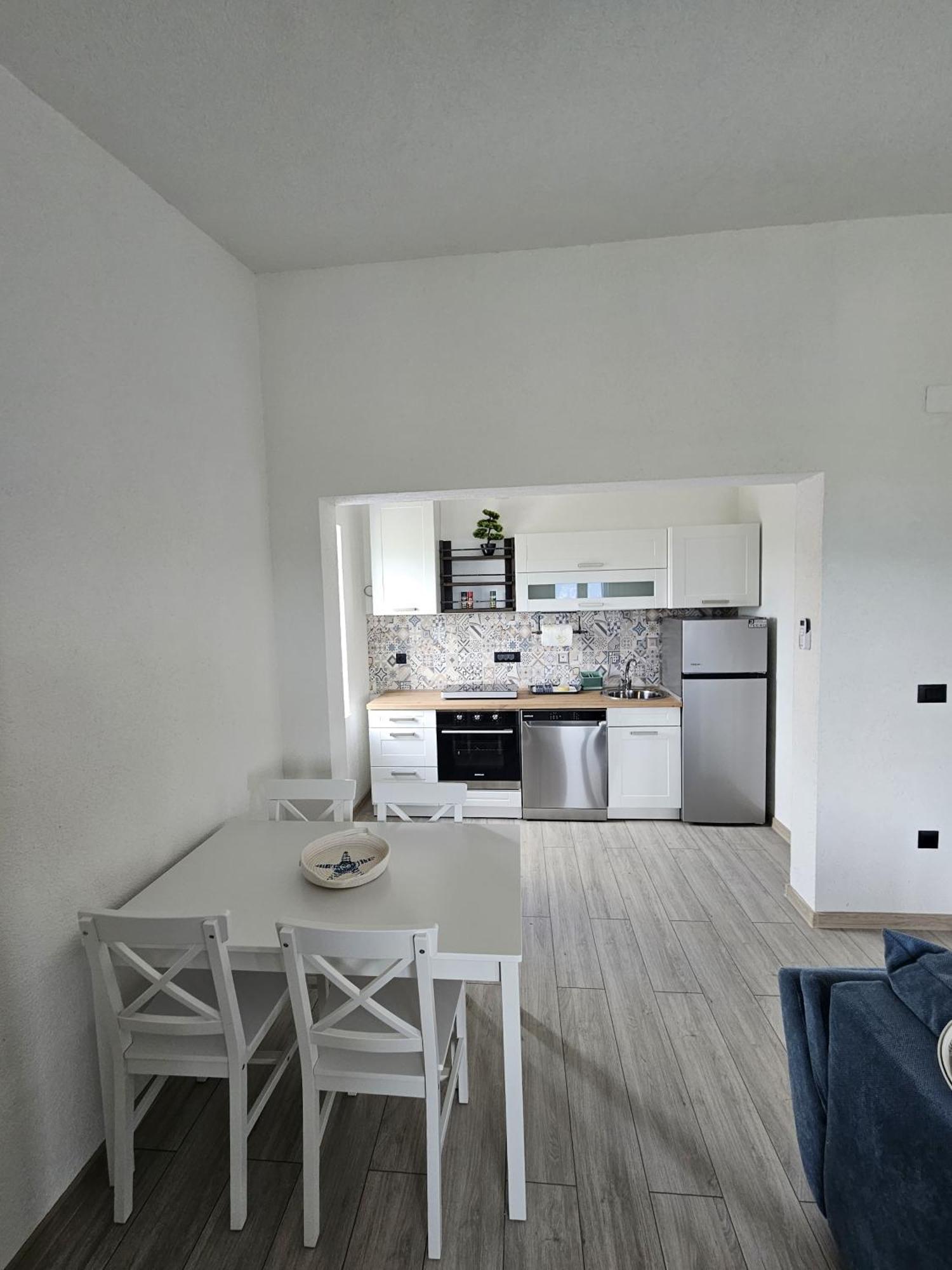 Apartmani 1 Pinezici Екстериор снимка