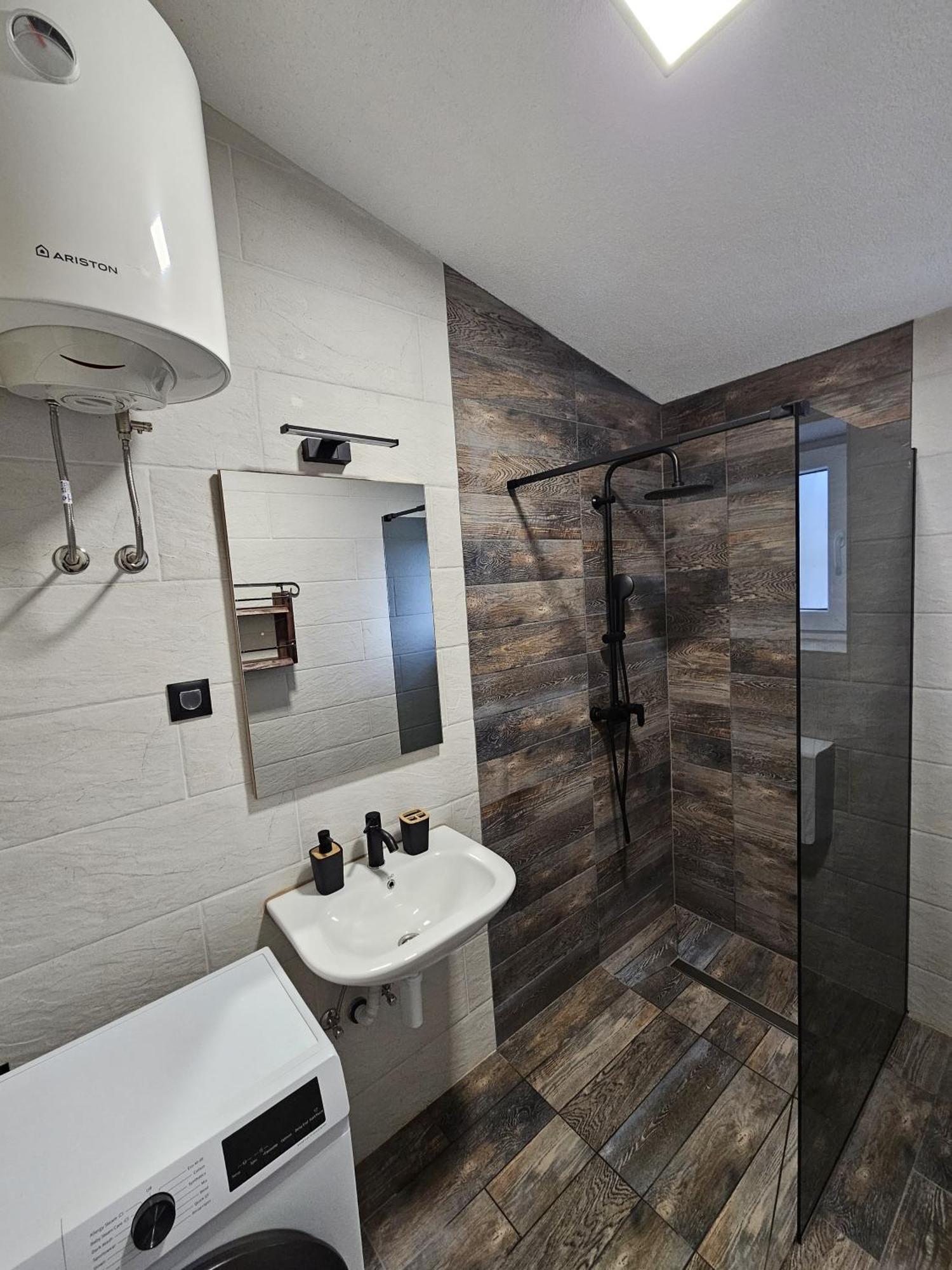 Apartmani 1 Pinezici Екстериор снимка