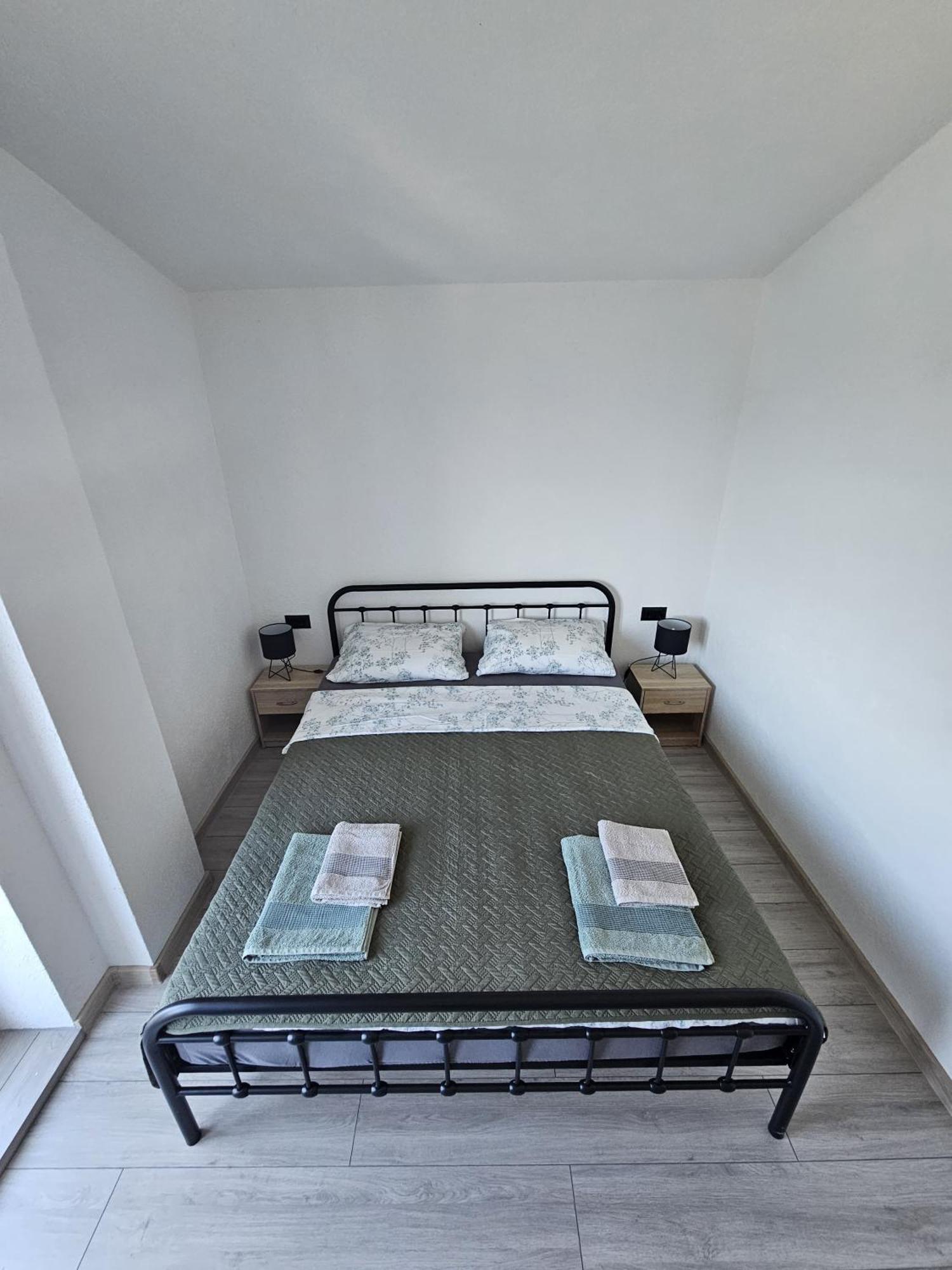 Apartmani 1 Pinezici Екстериор снимка