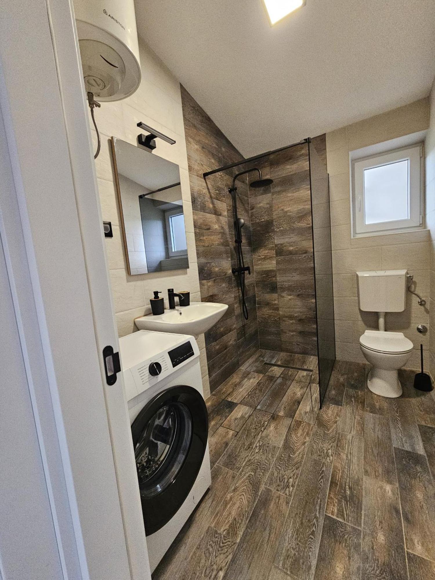 Apartmani 1 Pinezici Екстериор снимка