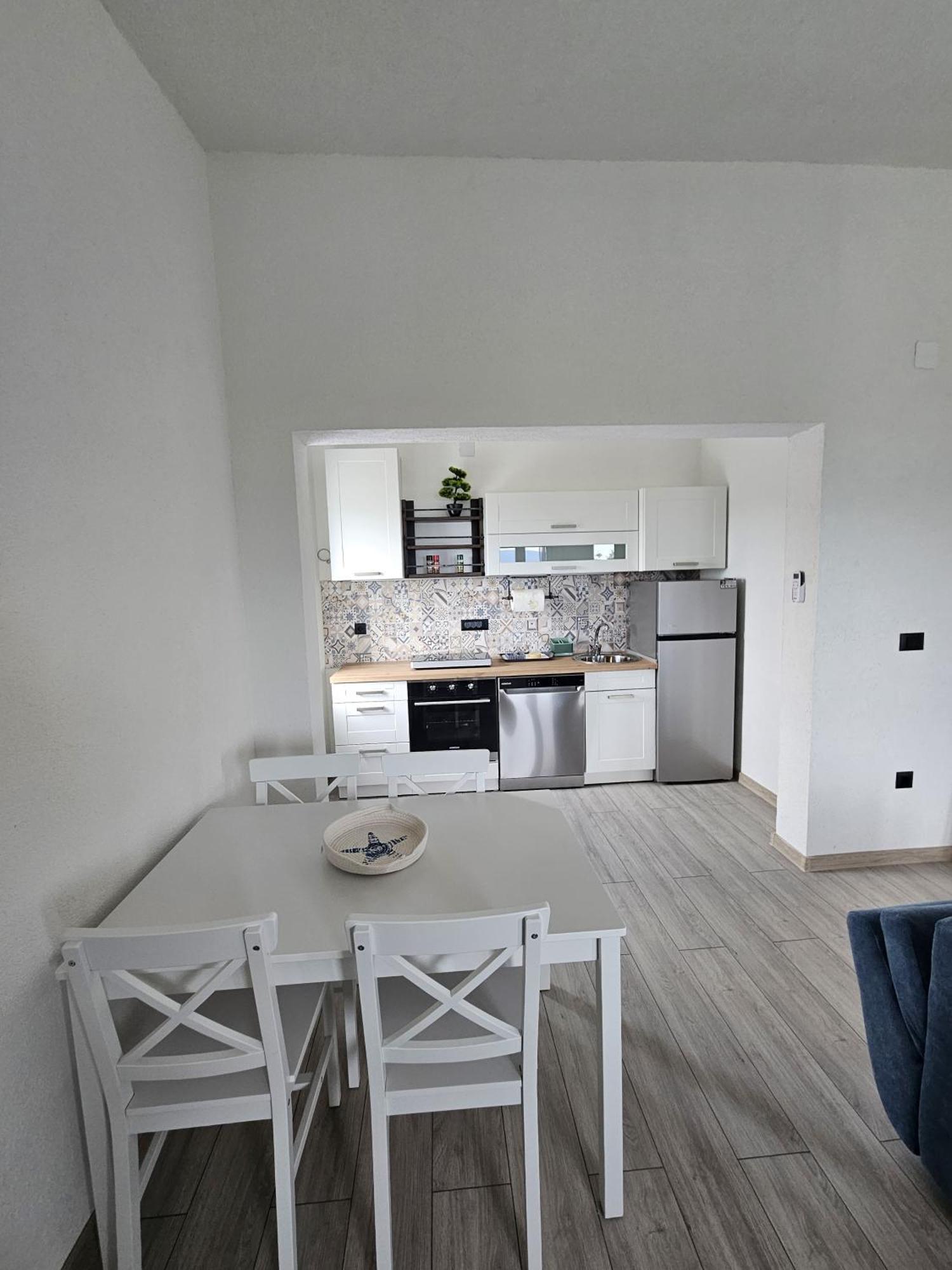 Apartmani 1 Pinezici Екстериор снимка
